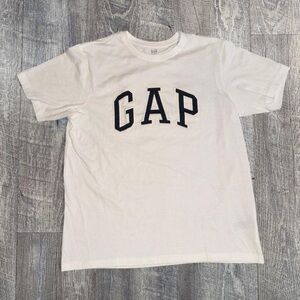 GAP White T-Shirt